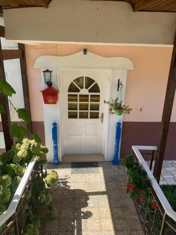 Villa Lakeview Paradise Пештани Экстерьер фото