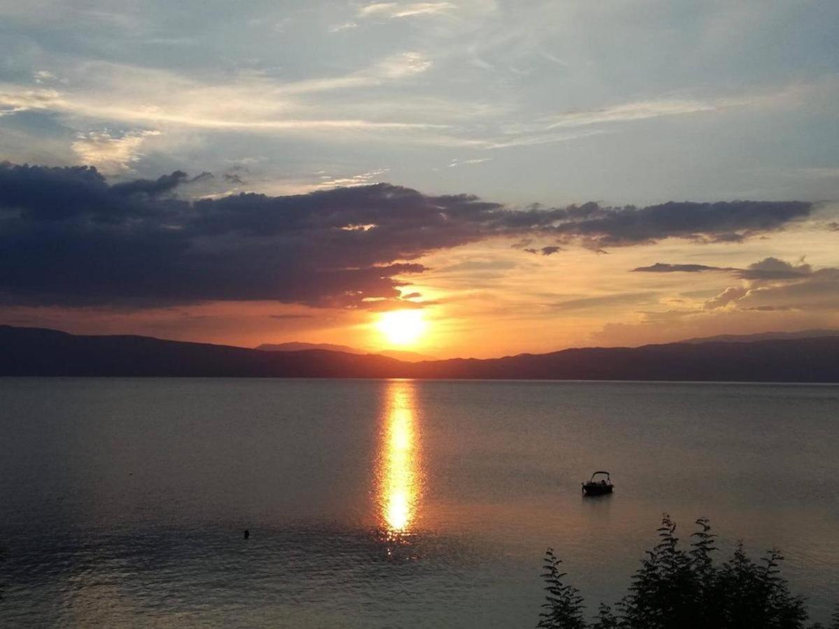Villa Lakeview Paradise Пештани Экстерьер фото