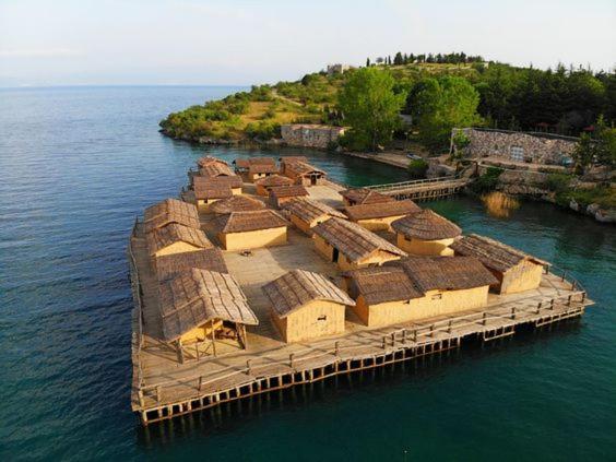 Villa Lakeview Paradise Пештани Экстерьер фото